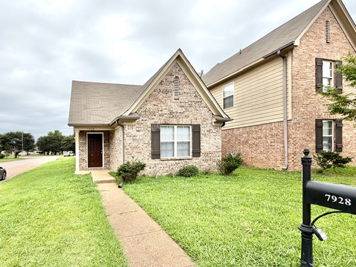 Memphis Apartment: 7928 Jadewood Cv