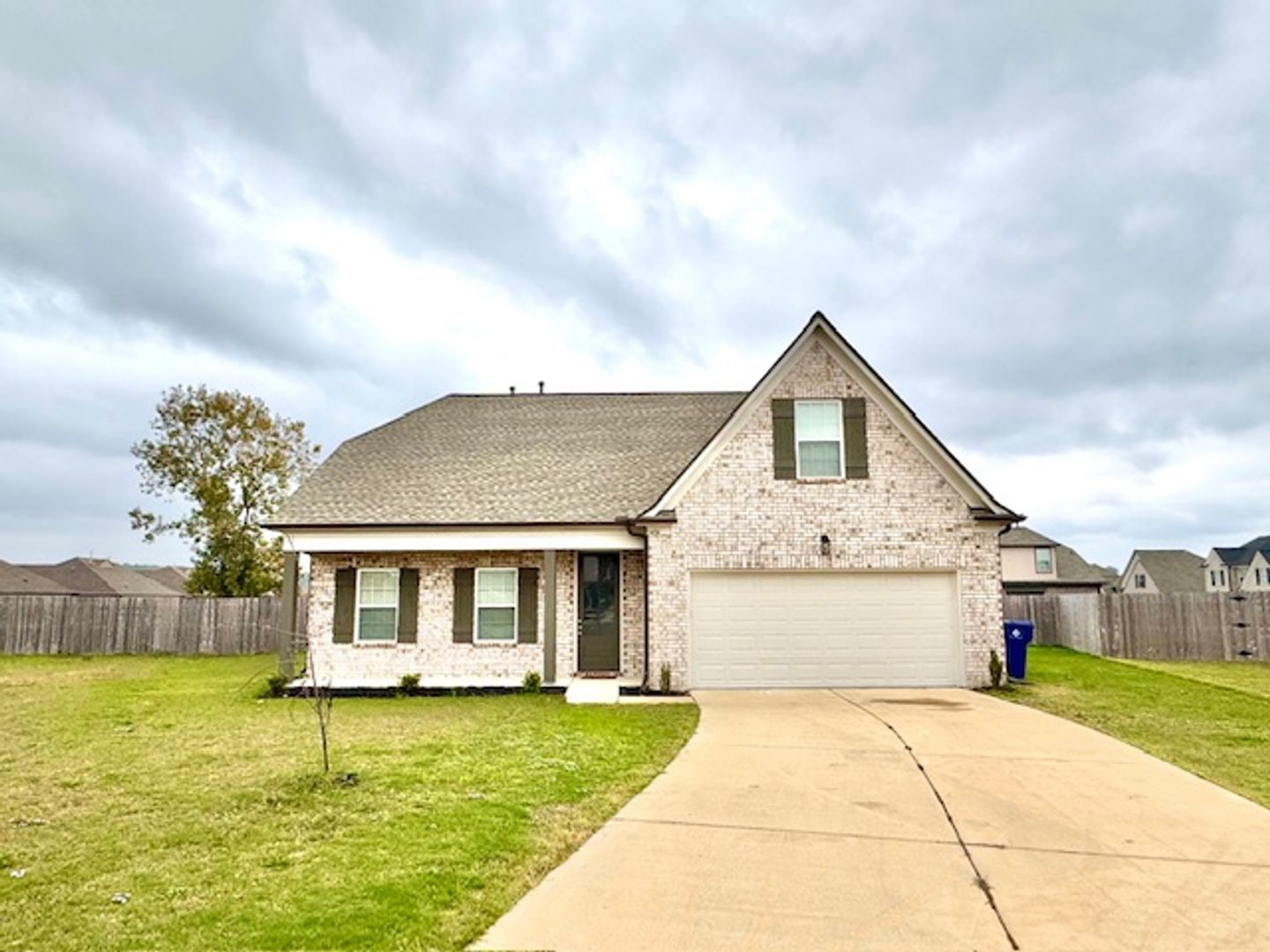 Walls Apartment: 5434 Lakeside Cv