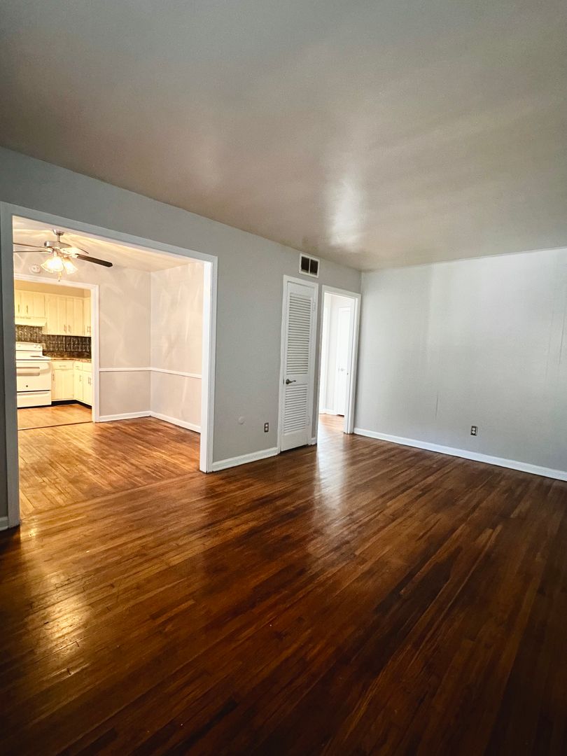 Memphis Apartment: 50 S. Morrison St