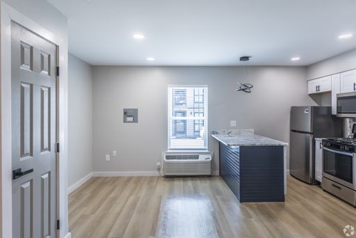 Studio Apartment Available Now! Close to The Medical District – photo 1