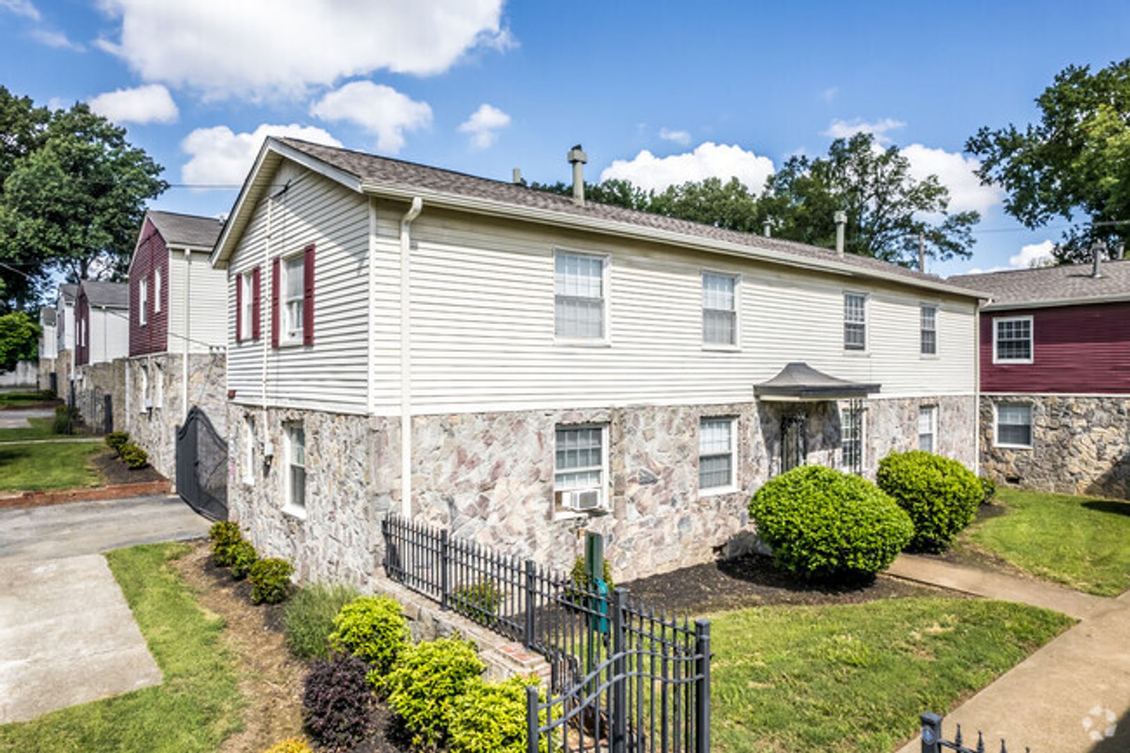 Memphis Apartment: 2038 Jefferson Ave