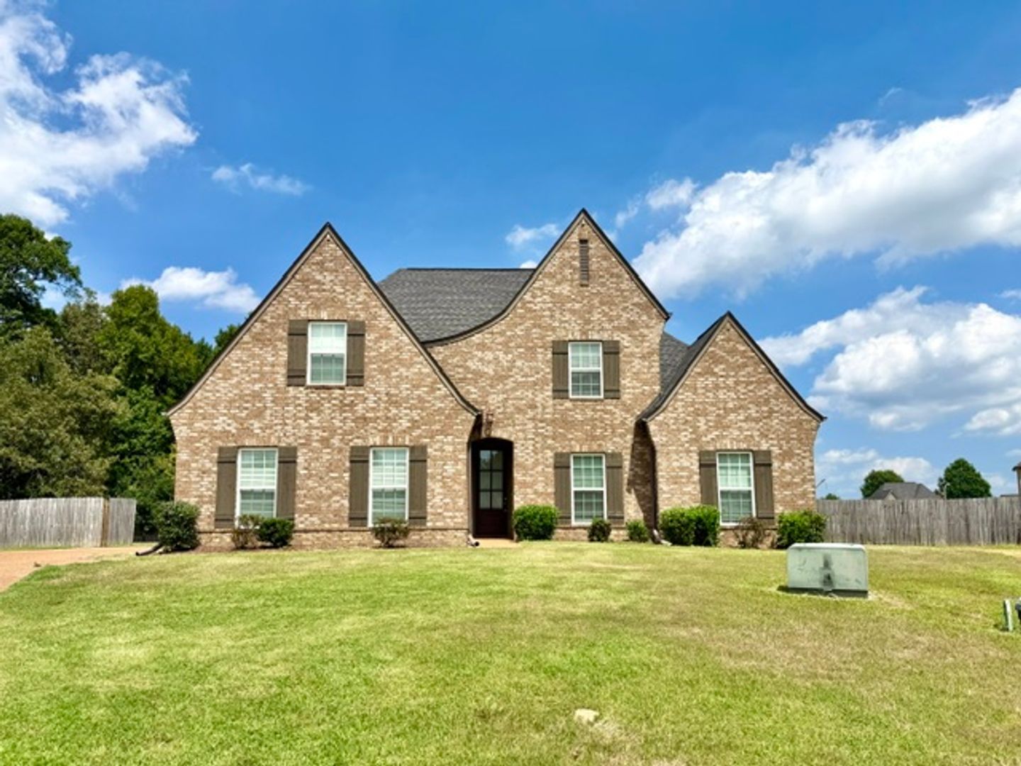 Olive Branch Apartment: 8630 Ainsley Cove