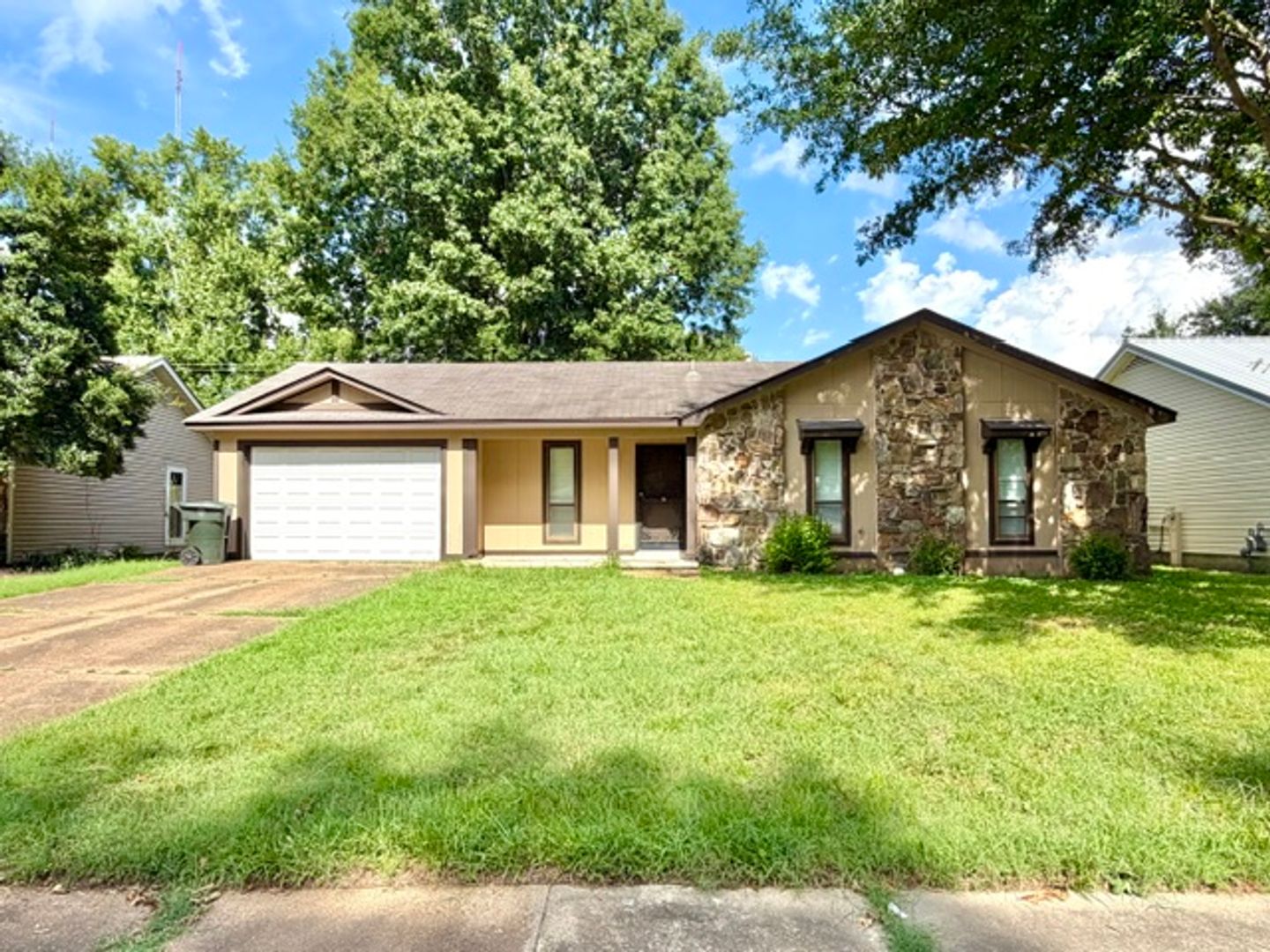 Bartlett Apartment: 2990 Santa Valley St