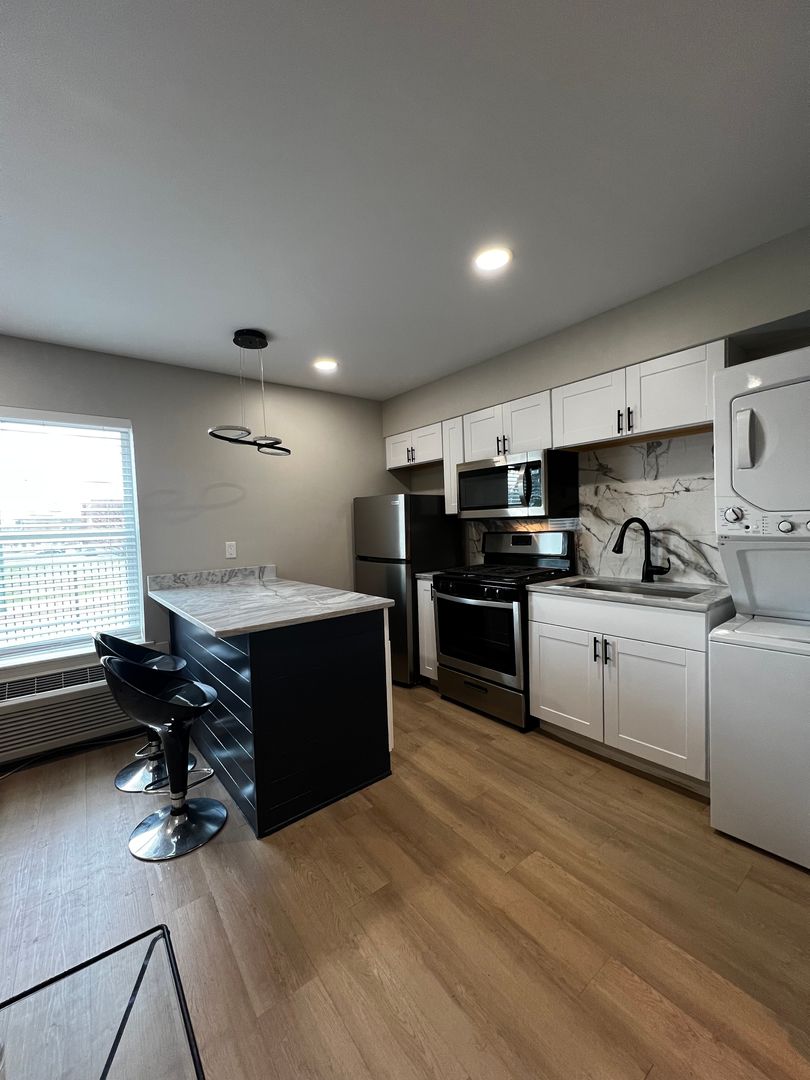 Memphis Apartment: 1030 Poplar Avenue