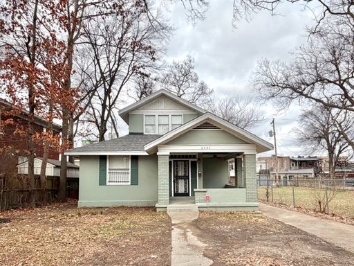 Now Leasing In Near Overton Park and Arts District- 4-bedroom 1.5 Bath Available Now! – photo 1
