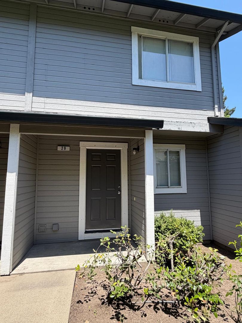 Santa Rosa Apartment: 1053 Dutton Ave.