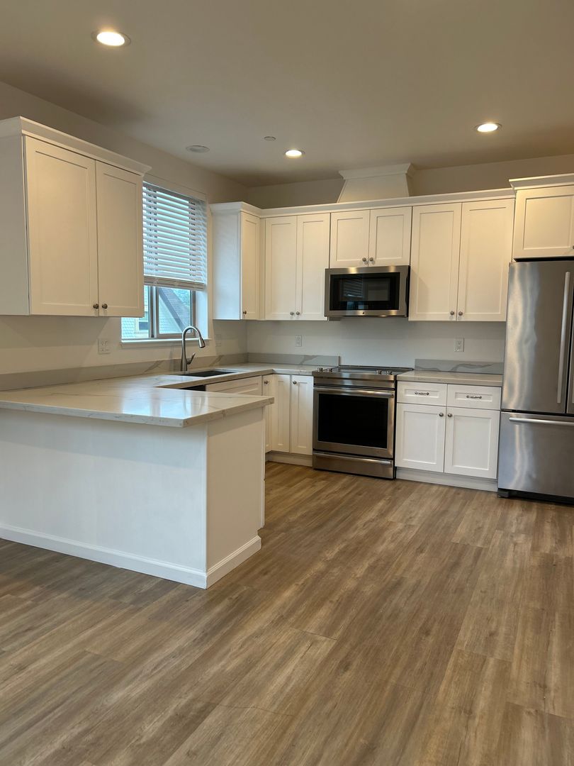 Santa Rosa Apartment: 1082 - 1086 Dutton Avenue