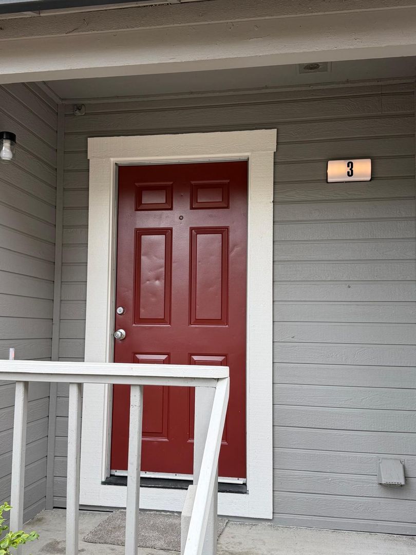 Santa Rosa Apartment: 1053 Dutton Ave.