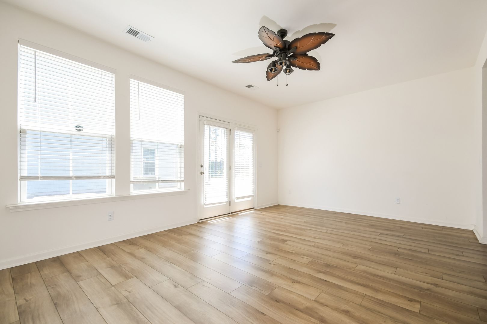 438 Trotters Lane 2 of 12