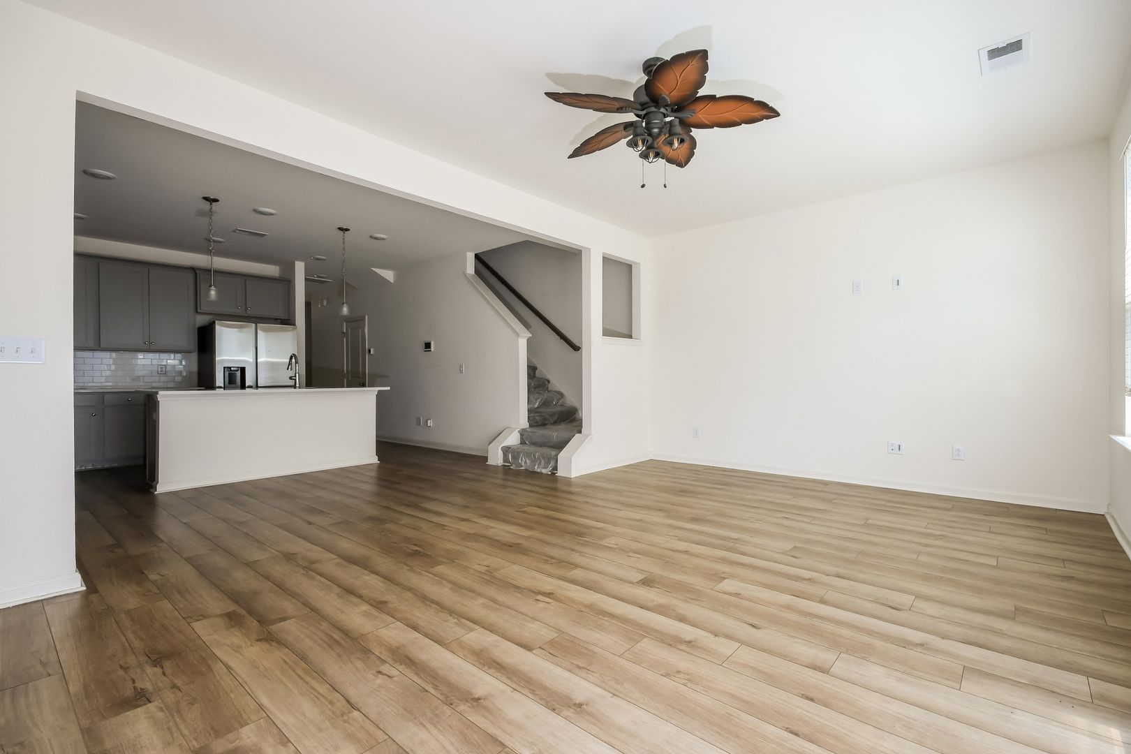 438 Trotters Lane 4 of 12