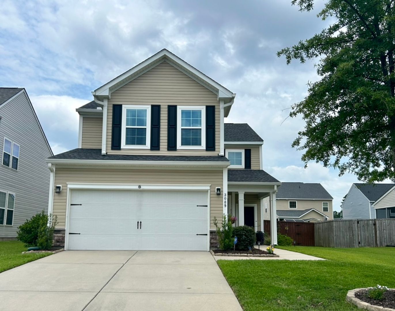 Ladson House: 3089 Adventure Way