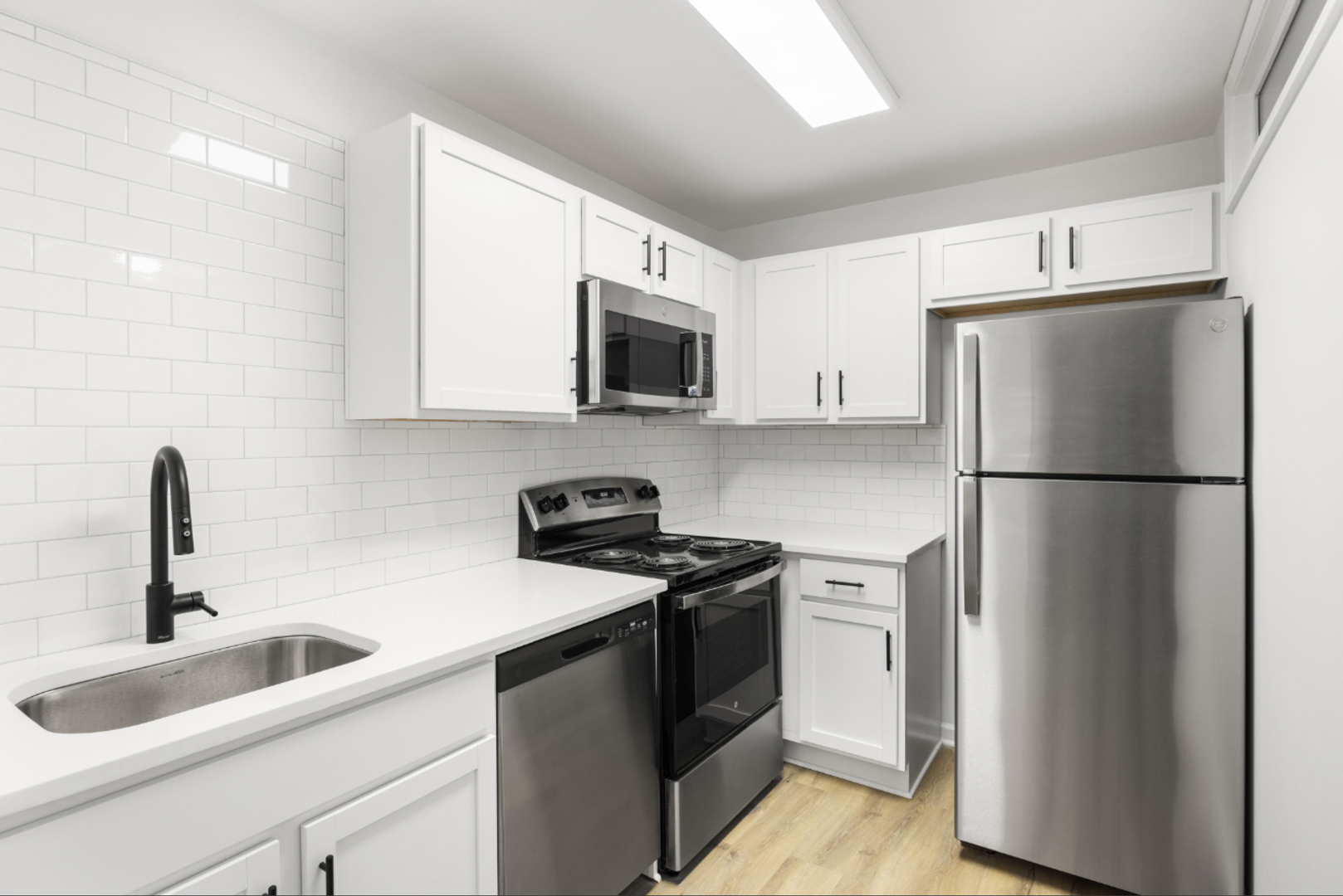 Charleston Apartment: 363 King St.