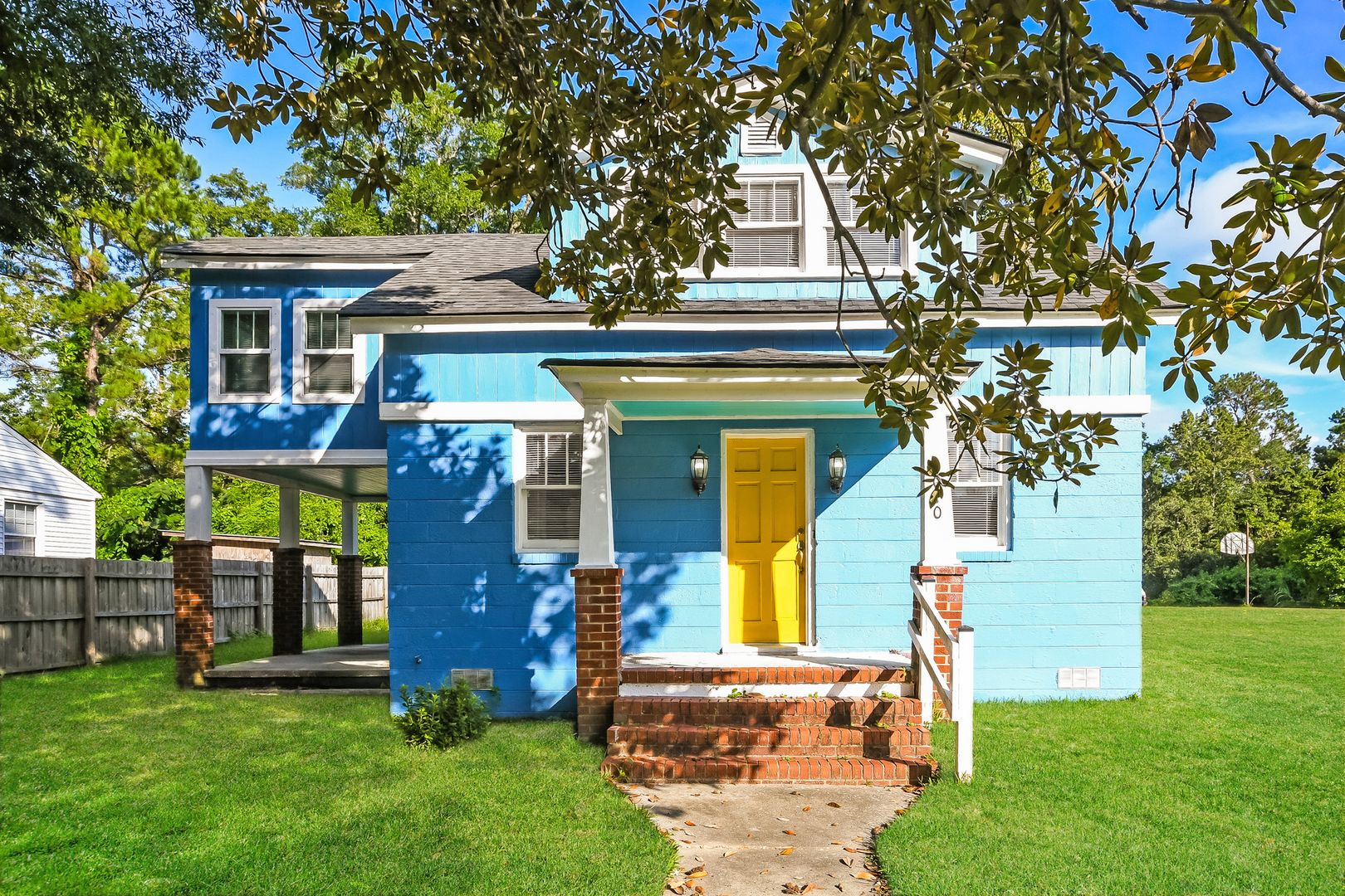 Charleston House: 1040 Main St.