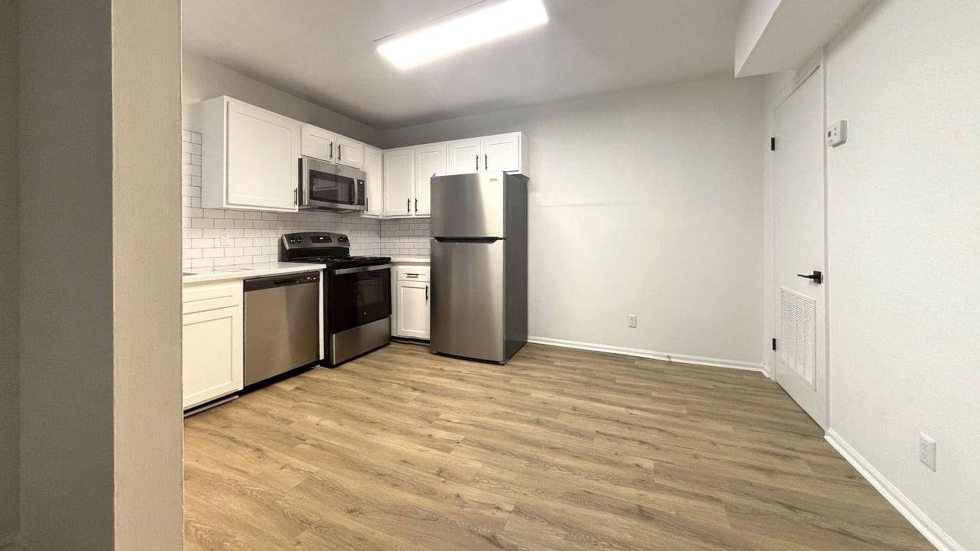 Charleston Apartment: 363 King St.