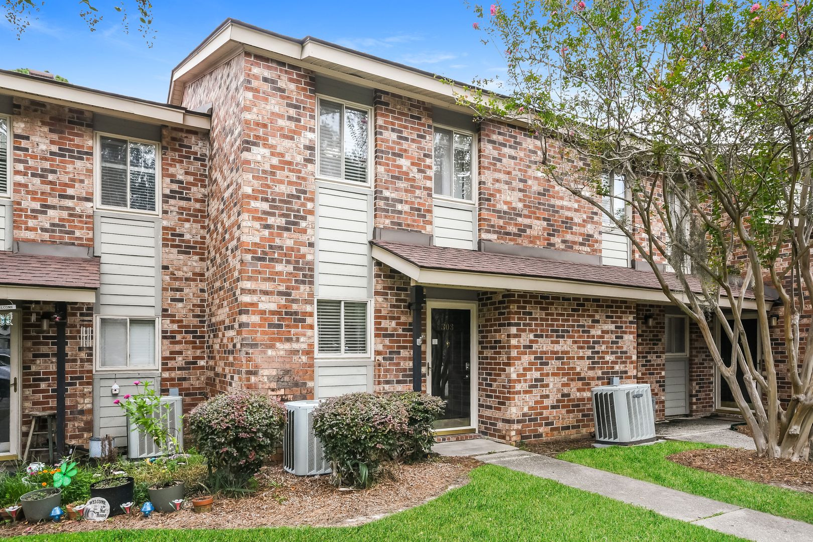 Hanahan Townhome: 303 Andrea Lane