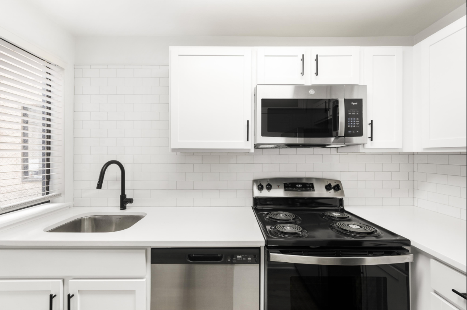 Charleston Apartment: 363 King St.