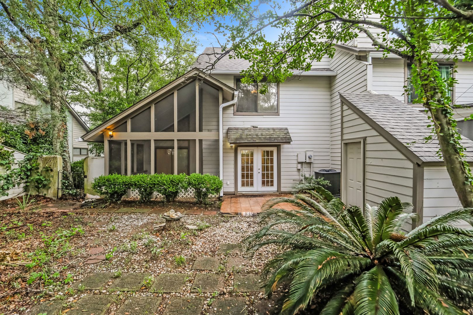 3 bedroom / 2.5 bath Townhome – Spacious Townhome in Desirable Sandpiper Pointe!