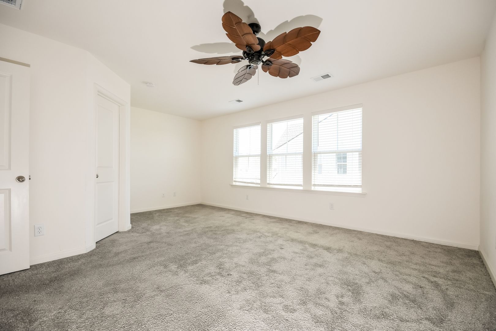438 Trotters Lane 8 of 12