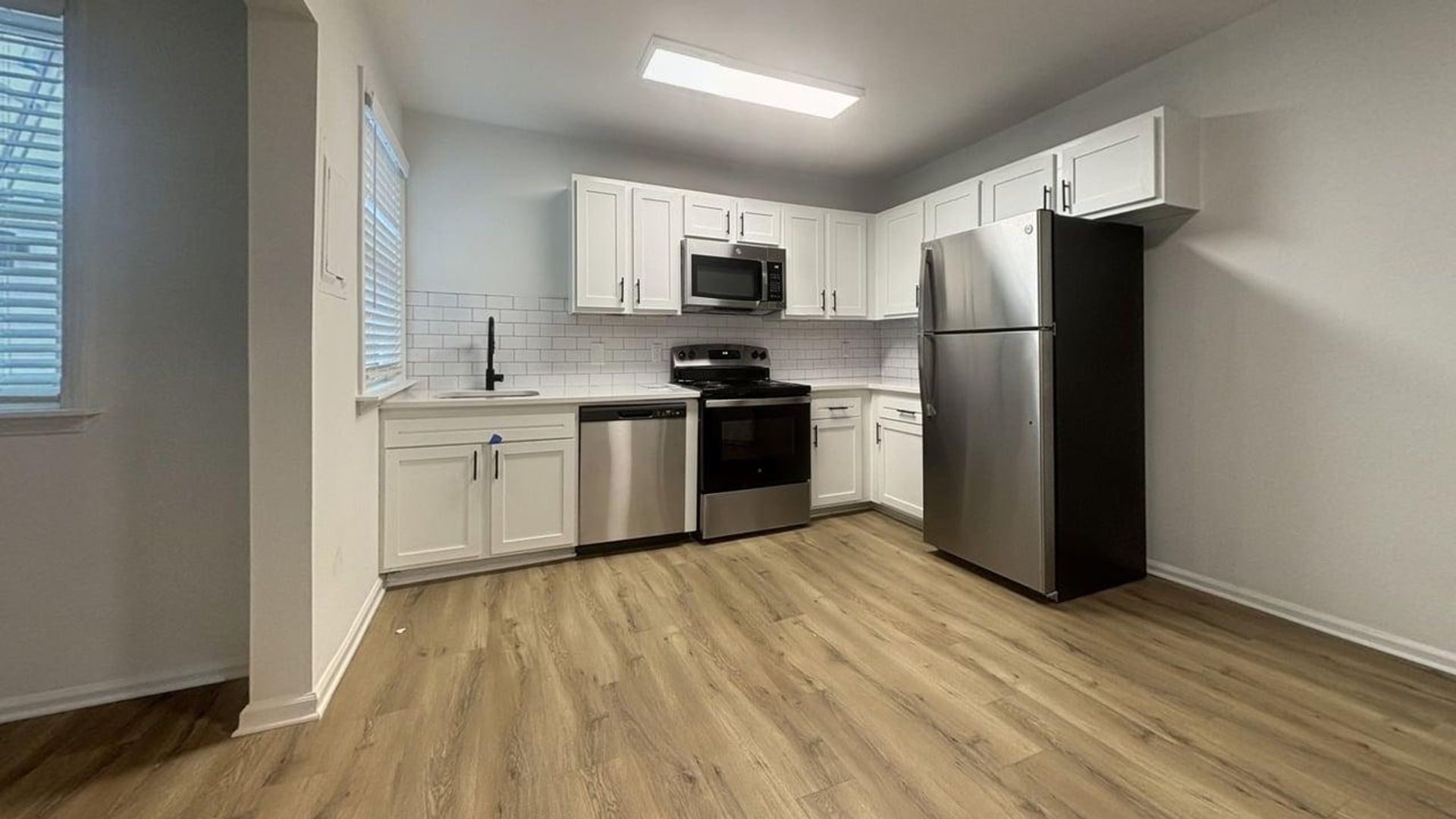 Charleston Apartment: 363 King St.