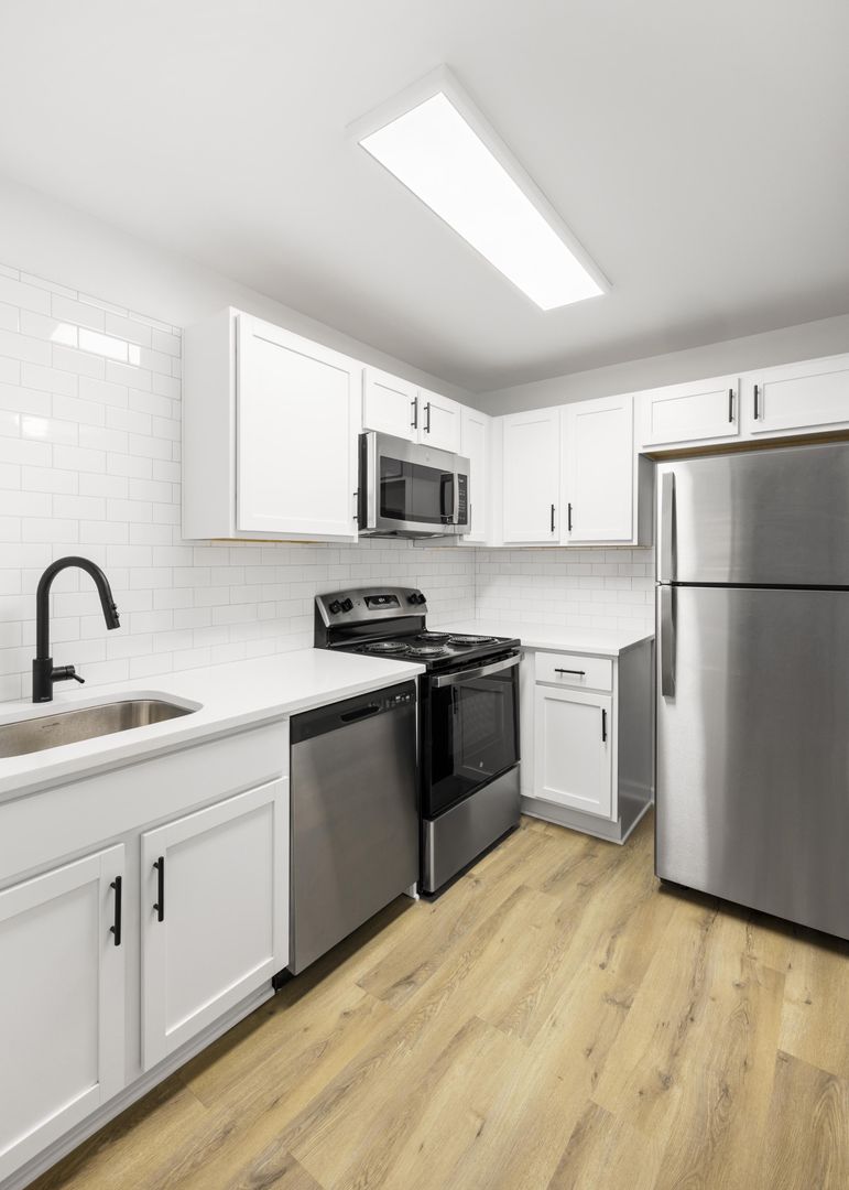Charleston Apartment: 363 King St.