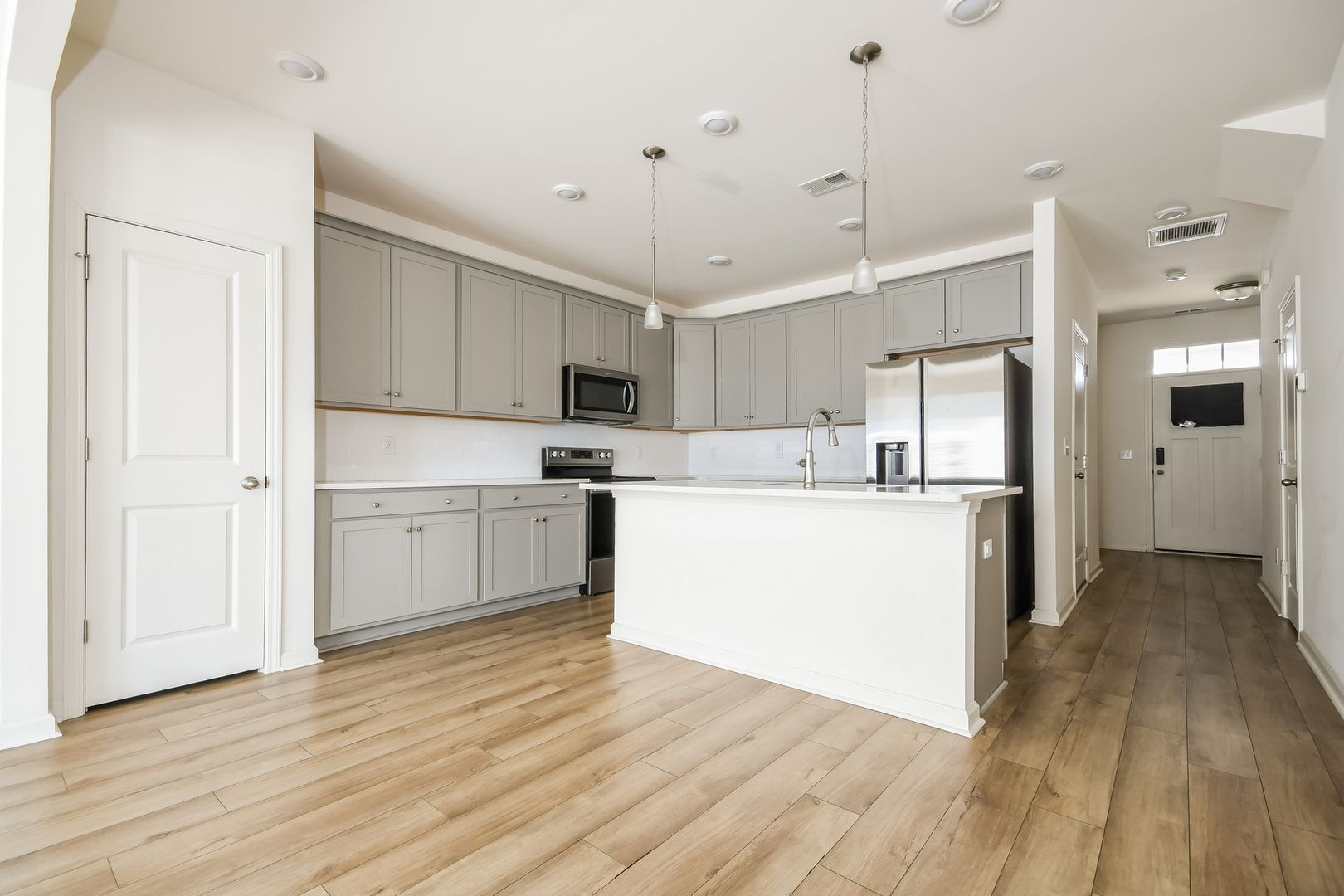 438 Trotters Lane 6 of 12