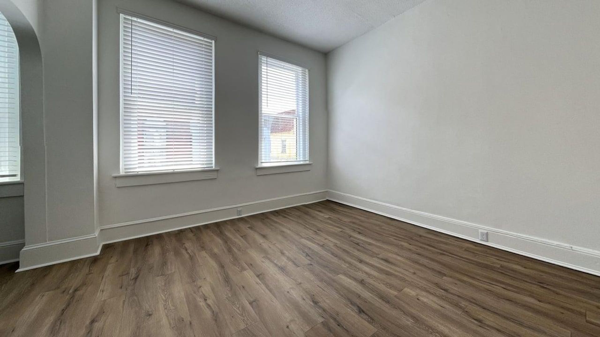 Charleston Apartment: 363 King St.