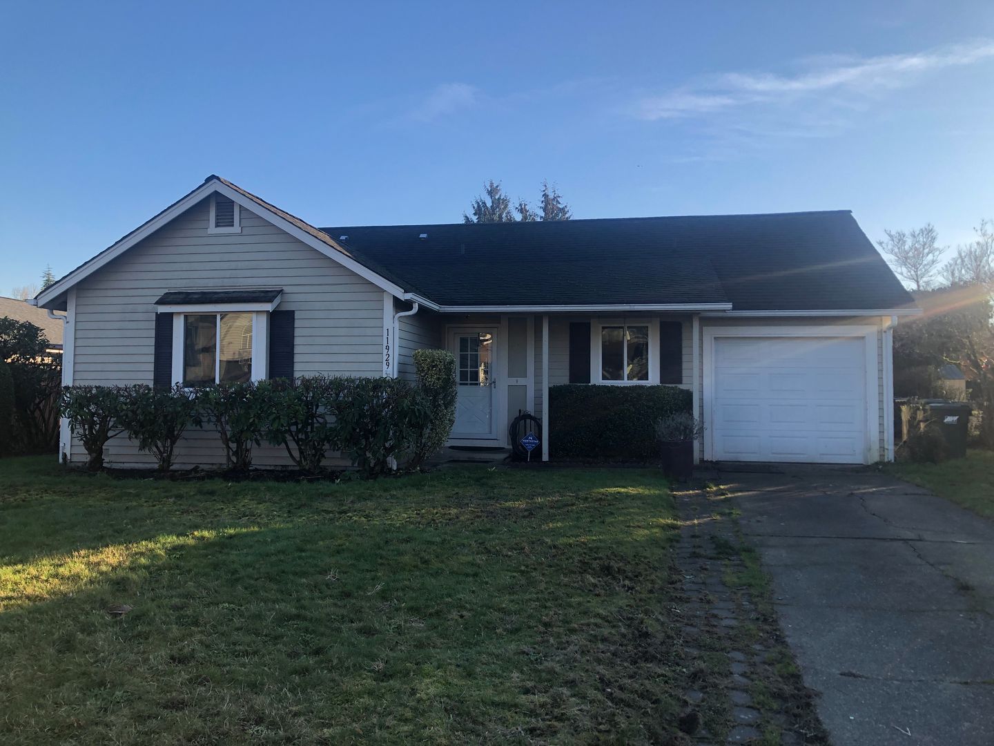 Kent House: 11929 SE 251st St