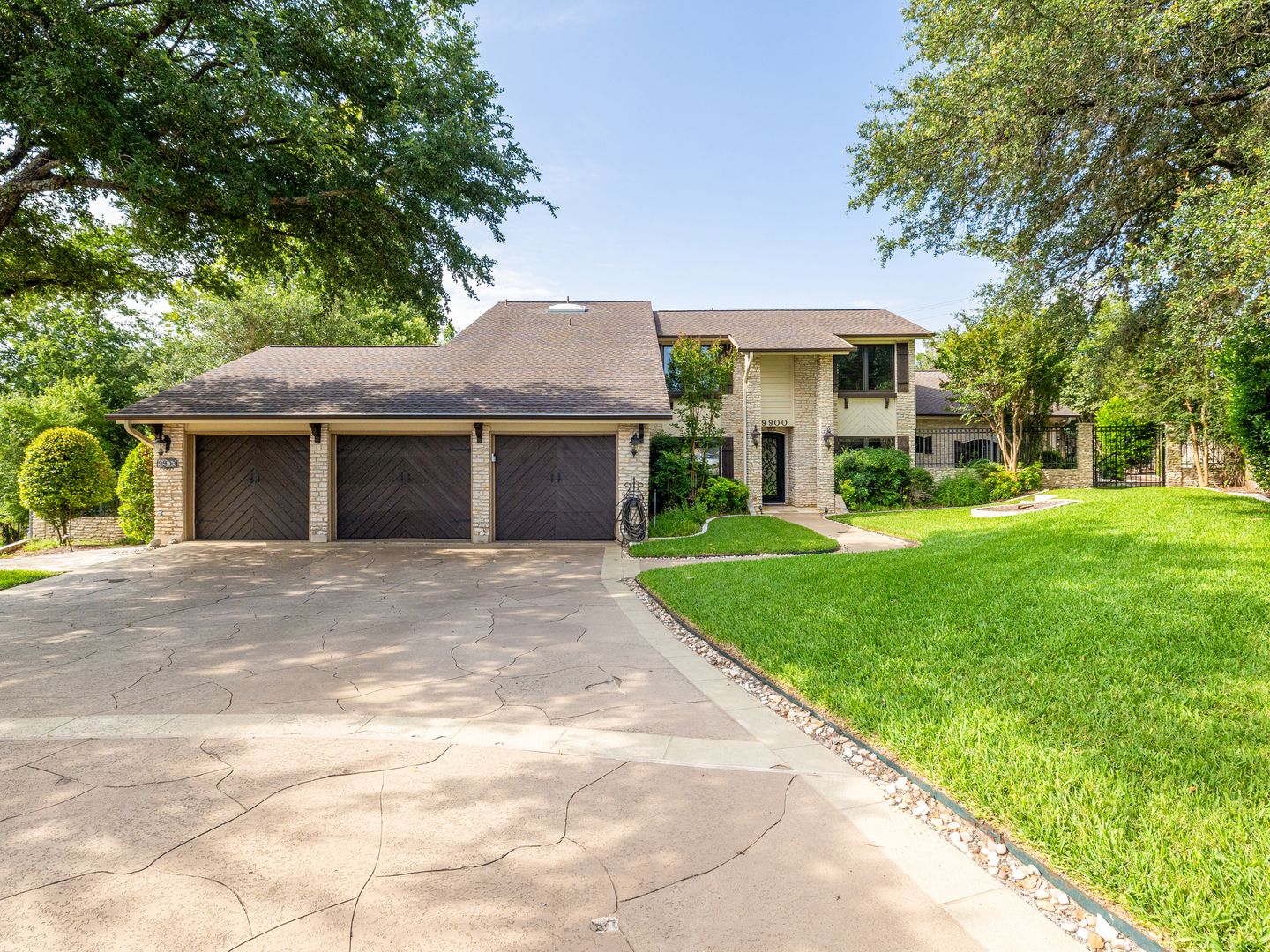 Austin House: 9900 Winding Oak Circle