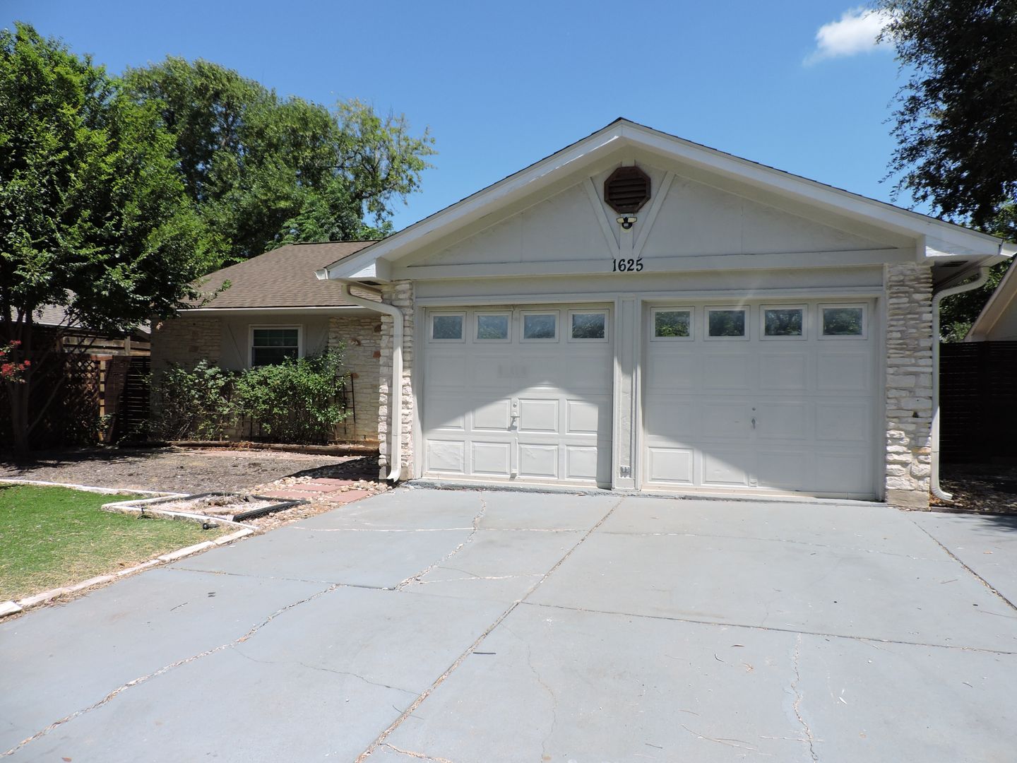 Austin House: 1625 Chippeway Lane