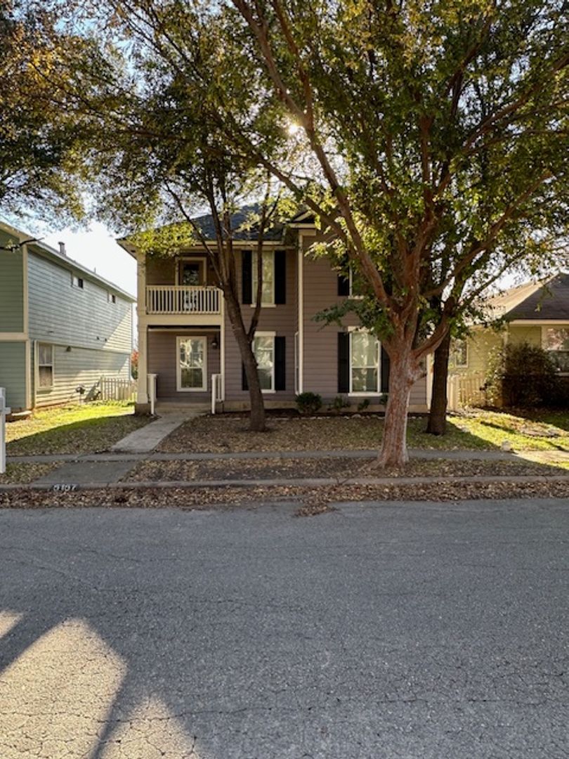 Kyle House: 5157 Hartson
