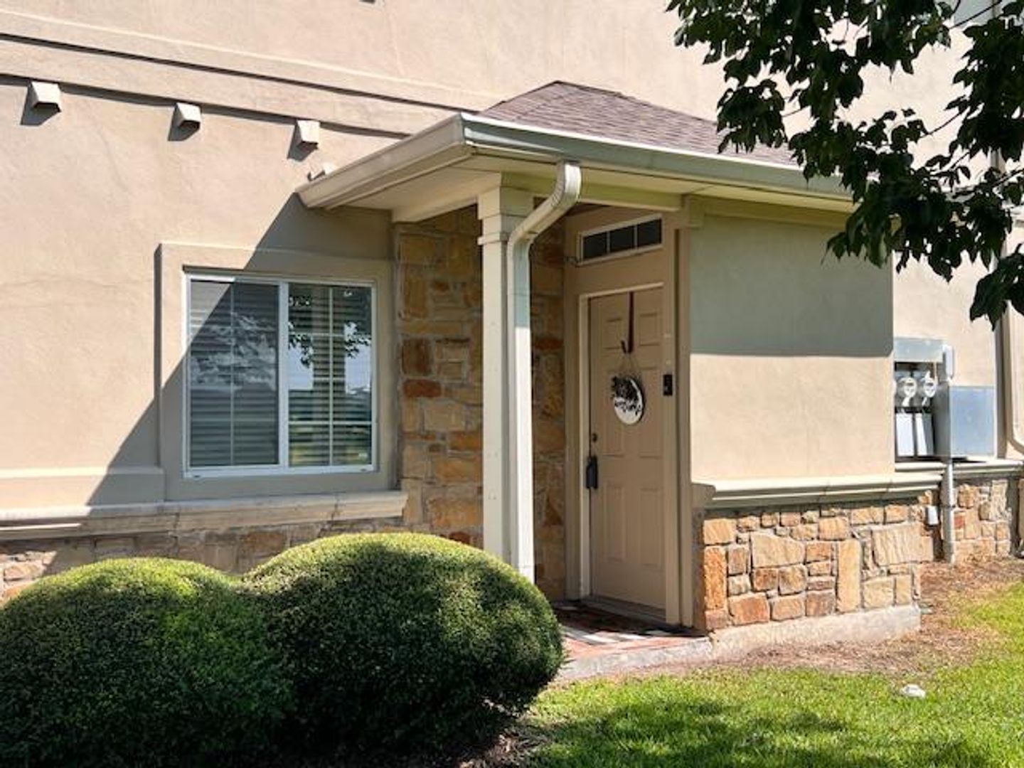 Austin House: 1101 Parmer Lane, Unit 306