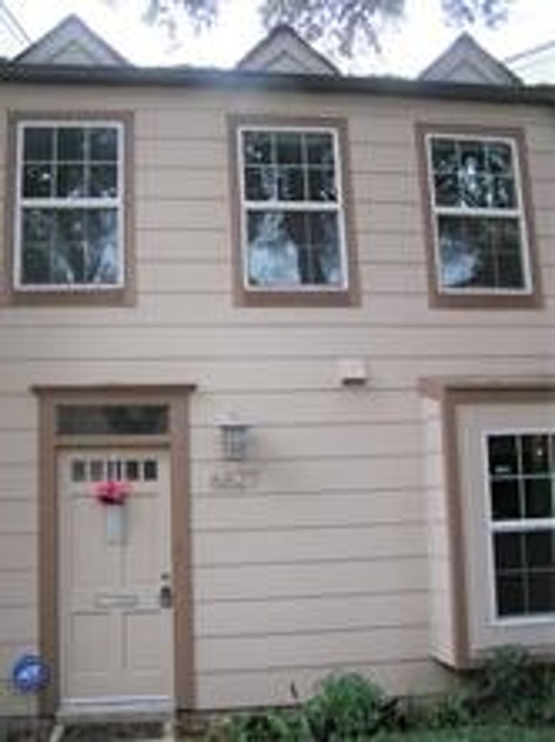 Austin House: 6627 Valleyside Rd