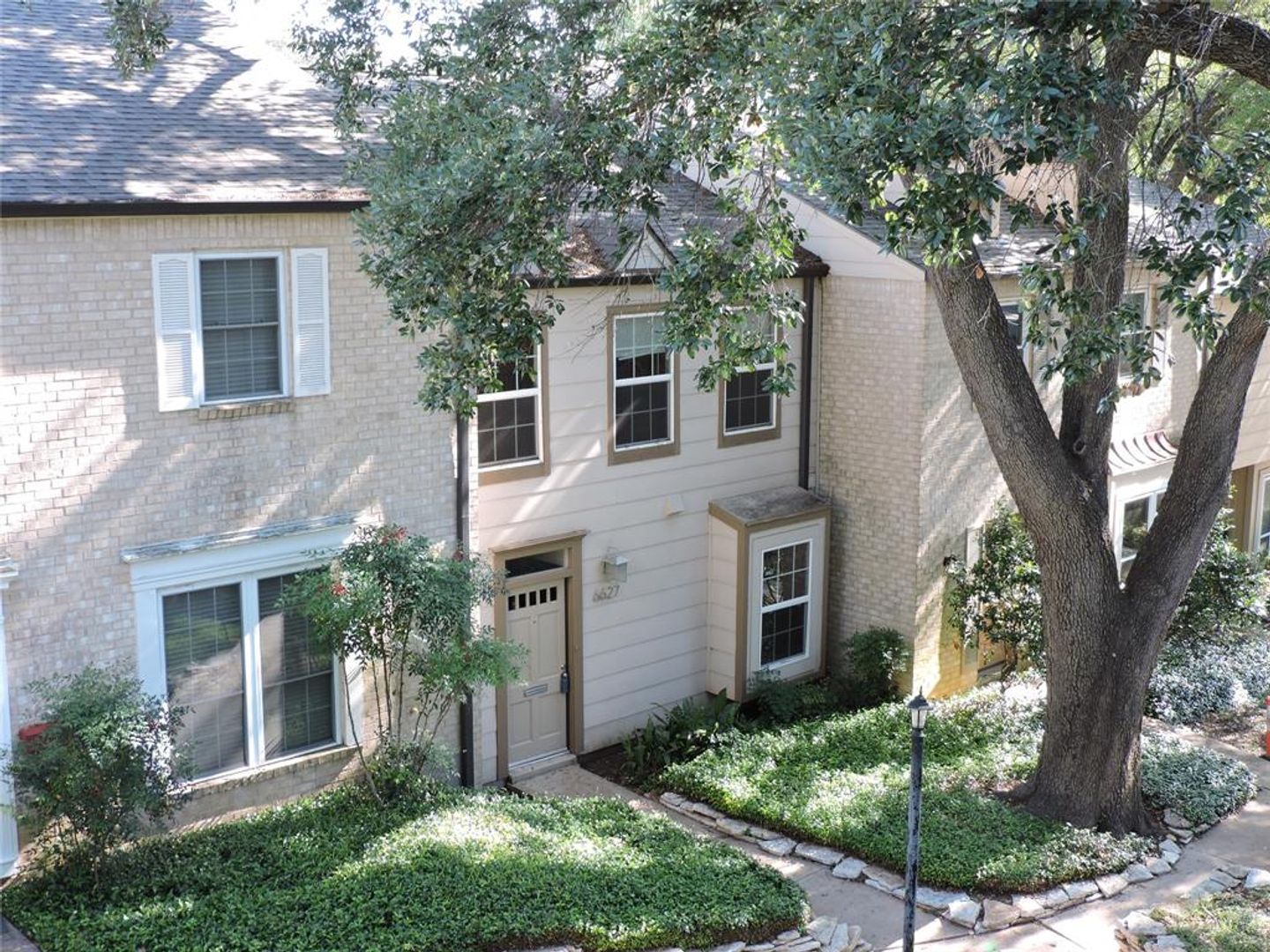 Austin House: 6627 Valleyside Rd