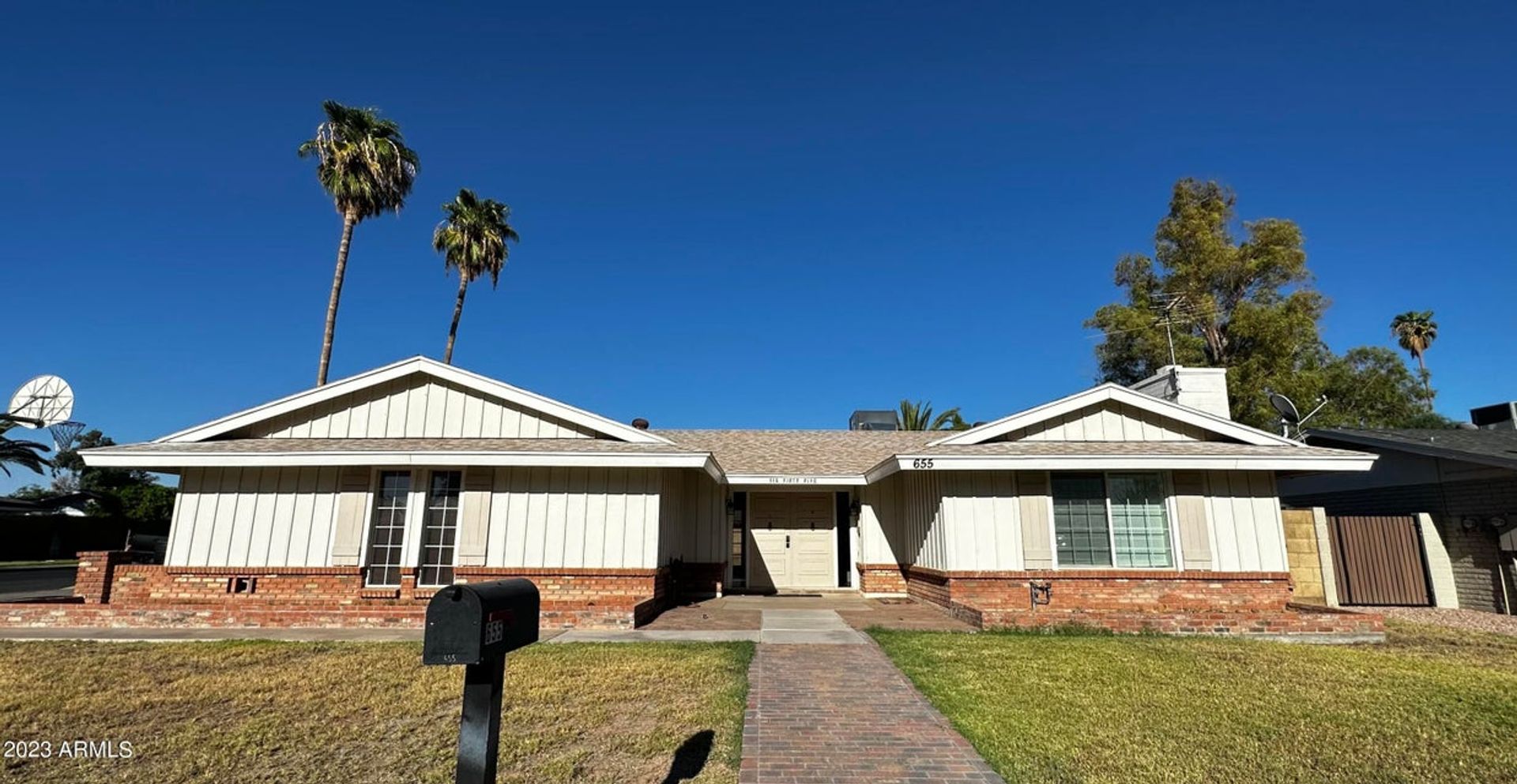 MESA House: 655 N ORACLE