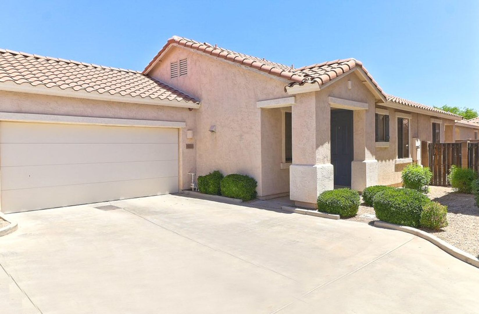 GILBERT House: 991 E CANTEBRIA DR