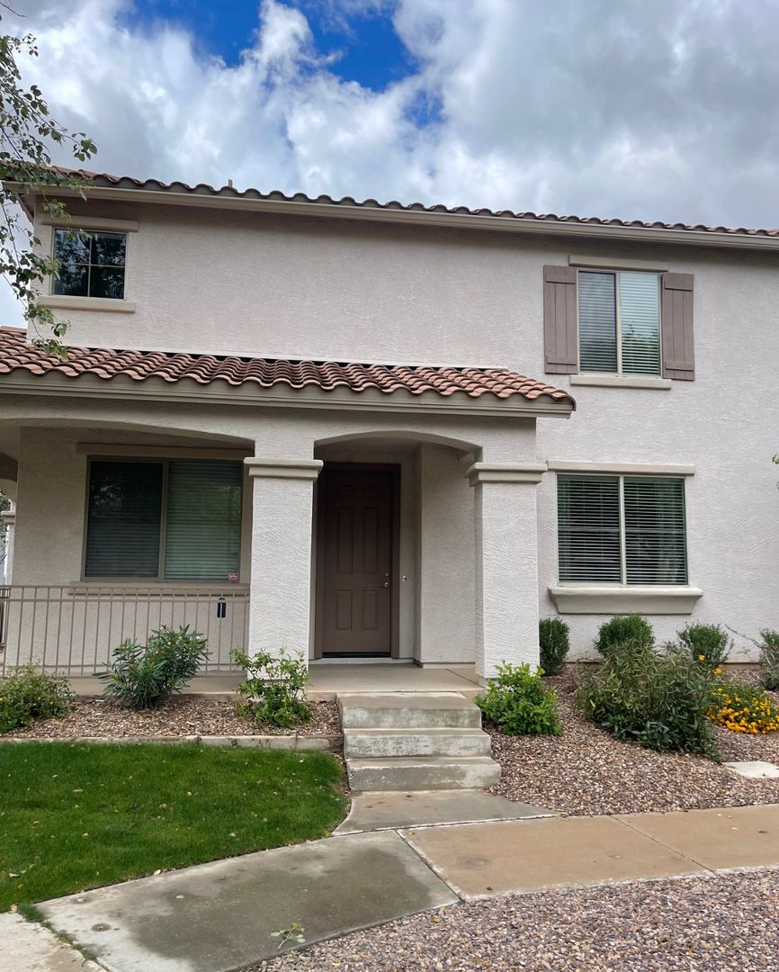 GILBERT House: 3952 S NAPA LN