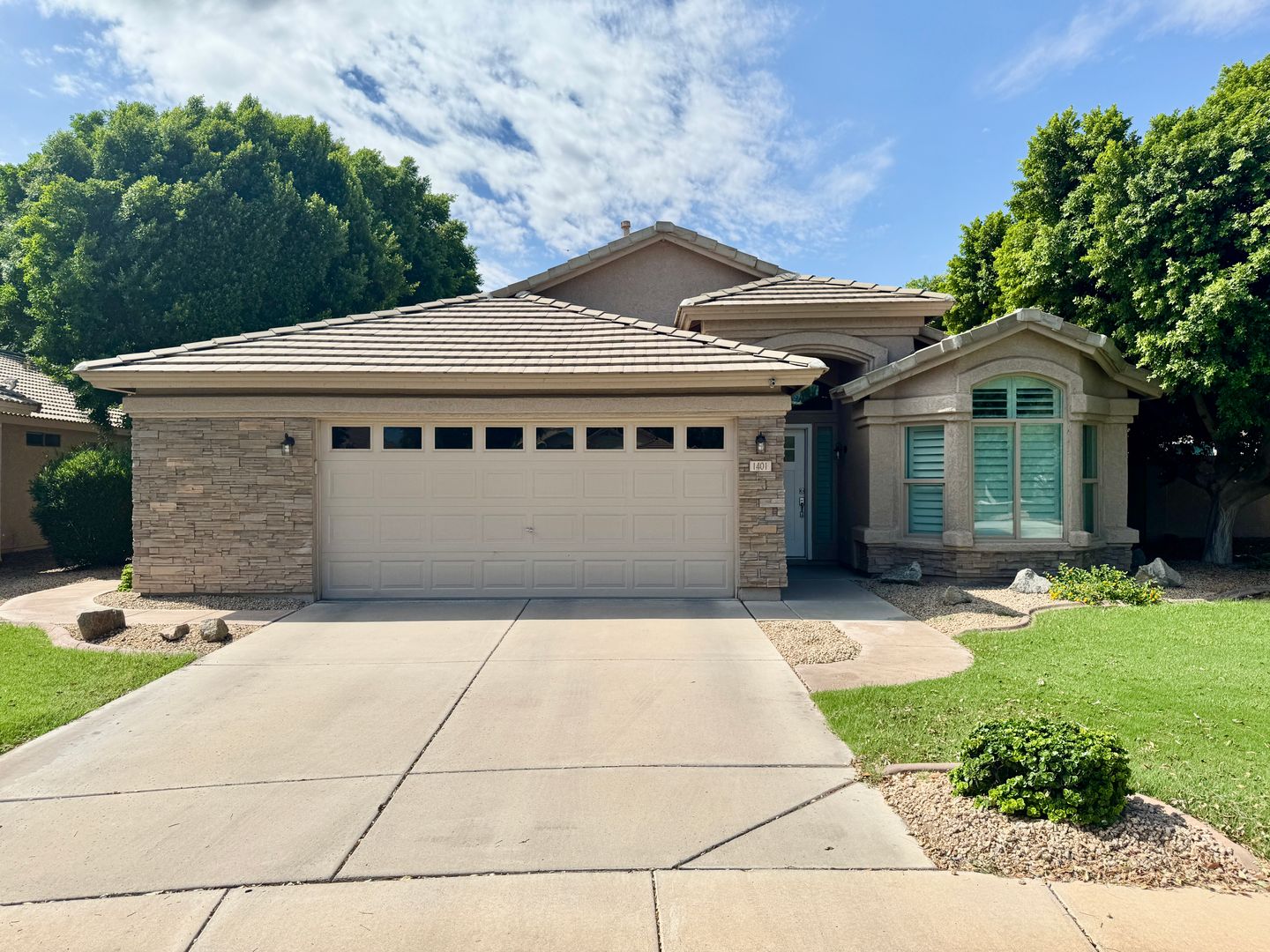 CHANDLER House: 1401 W BLUE RIDGE CT