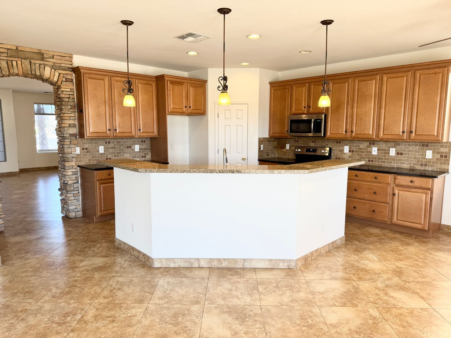 LAVEEN House: 7003 S 55TH LN