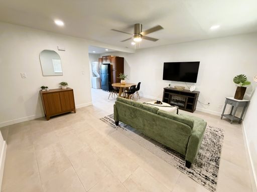 MOVE IN SPECIALS....1 MONTH FREE! Remodeled 2 Bed / 2 Bath Rental Near Old Town Scottsdale. – photo 1