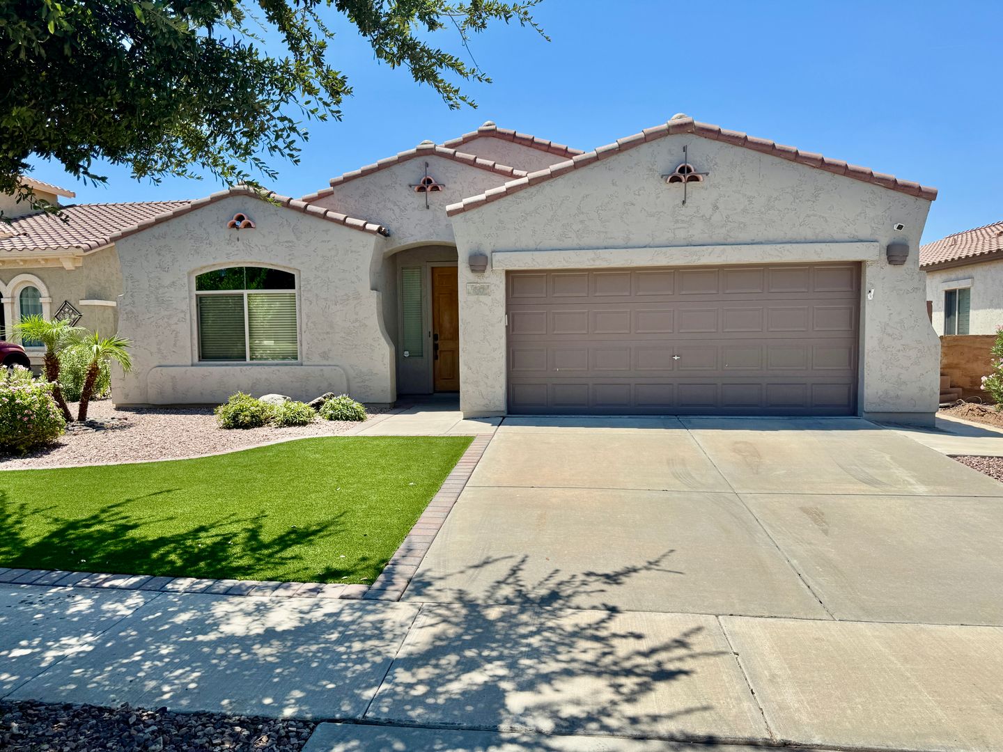 CHANDLER House: 847 E LA COSTA PL