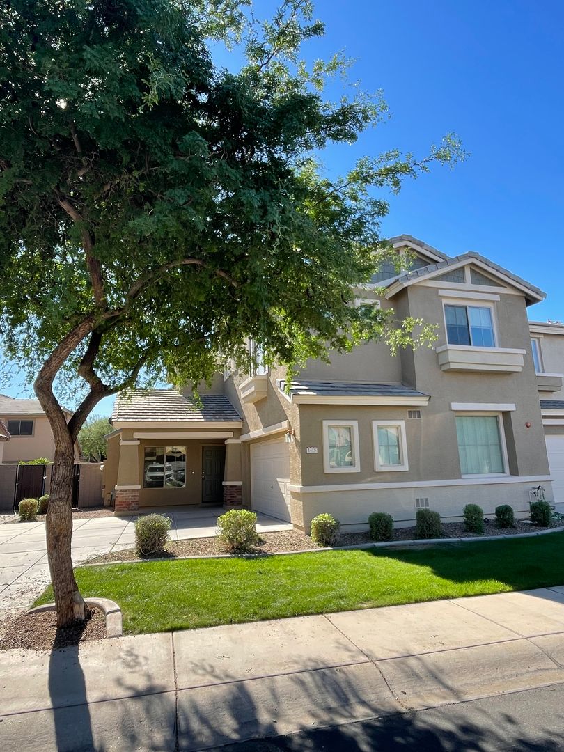 GILBERT House: 1415 E JOSEPH WAY