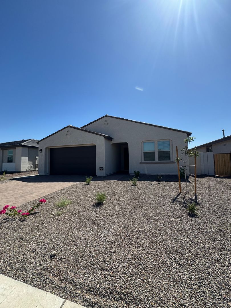 PEORIA House: 25377 N 75TH LN
