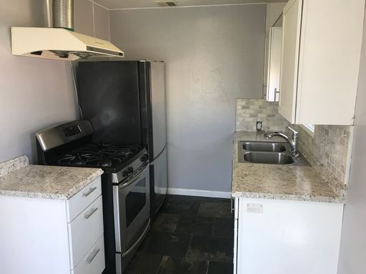 1 month free rent! Private yard and storage shed. – photo 1