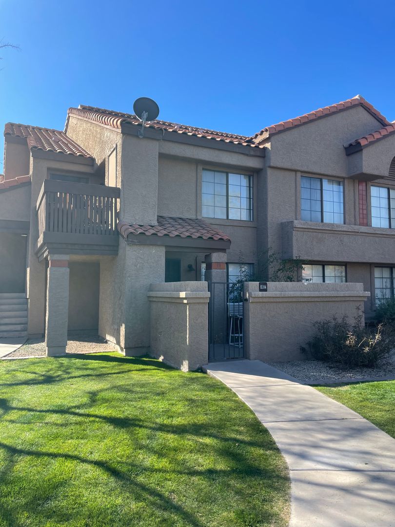 Tempe Condo: 700 E Mesquite Ave #K104