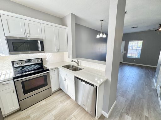 Beautifully Upgraded Chandler Townhouse! New HVAC system – photo 1