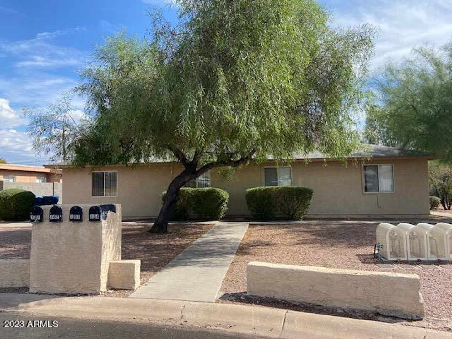 APACHE JUNCTION House: 595 W 20TH AVE #102