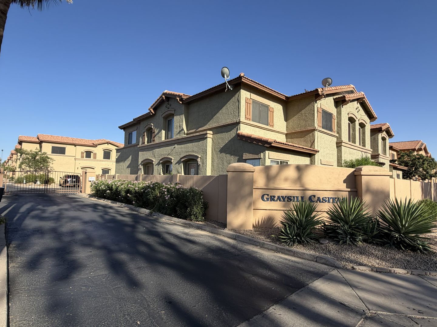 MESA House: 805 S SYCAMORE #108