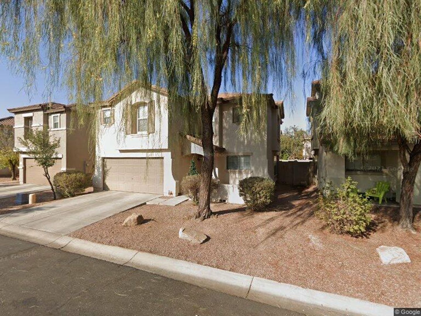 GILBERT House: 1084 E LOWELL CT