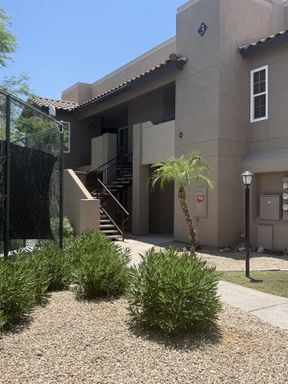 Fully furnished Scottsdale condo! MOVE IN SPECIAL WITH APPROVED CREDIT! – photo 1