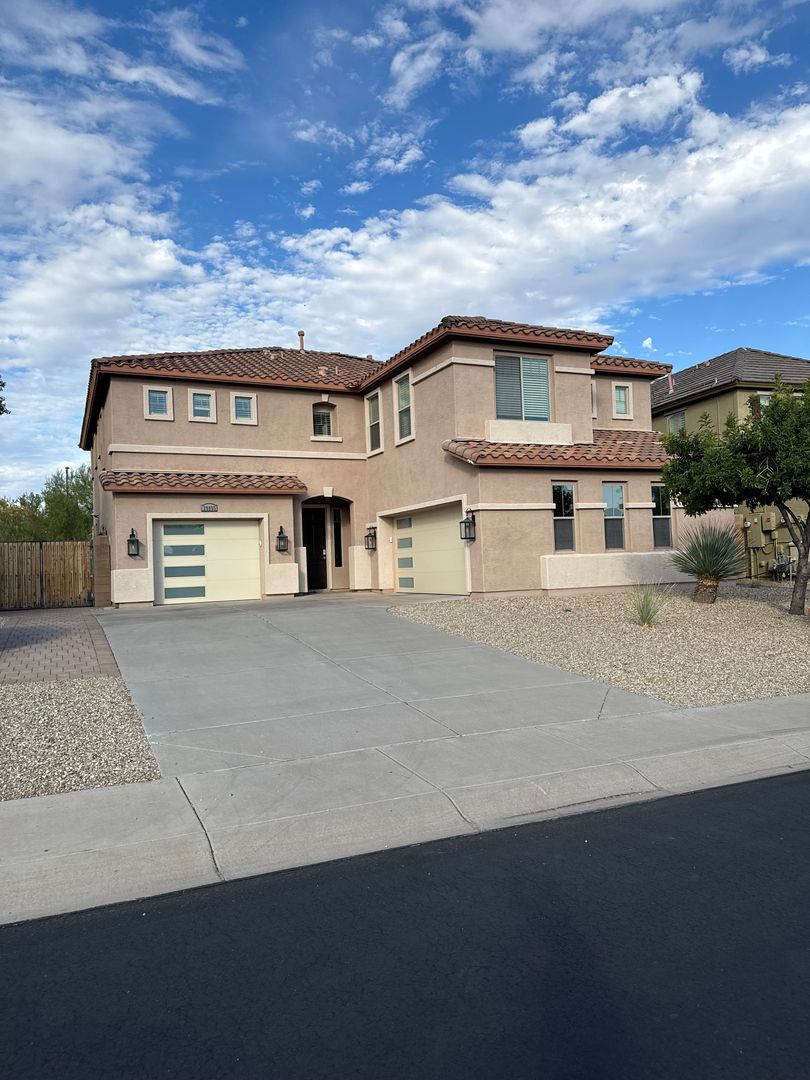 PEORIA House: 29855 N 71ST DR